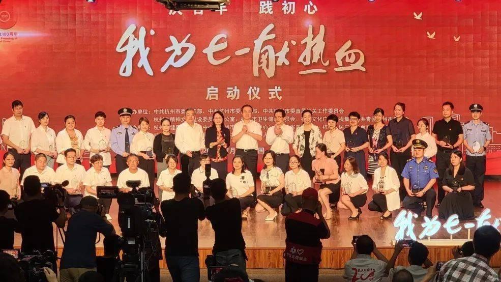 家里装修，地面用瓷砖好还是用木地板好呢？